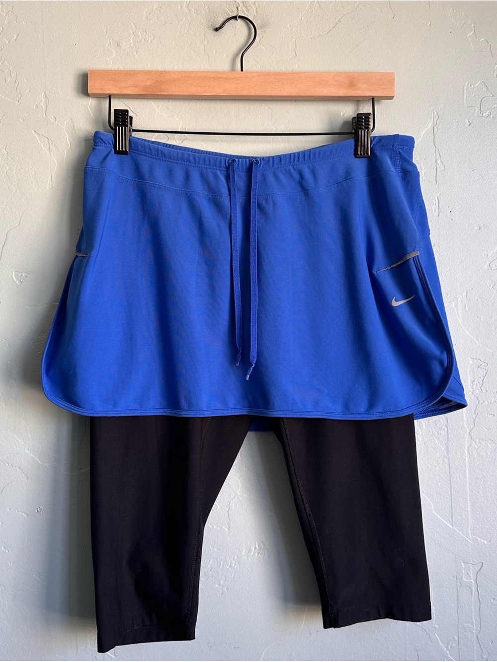 Nike Women’s Dri-Fit Blue Skirted Black Capri Leggings Skapri Size Large